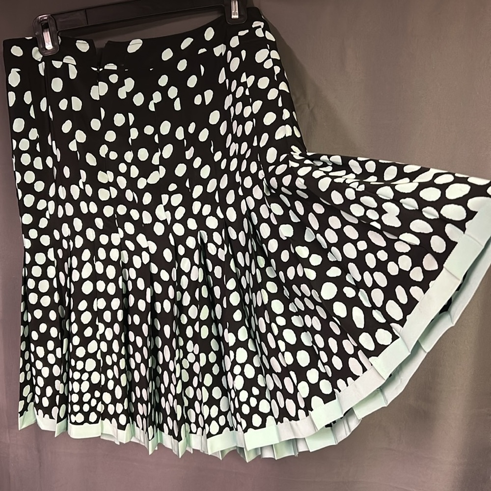 Carlisle Collection silk pleated skirt with polka dots. Size 6
